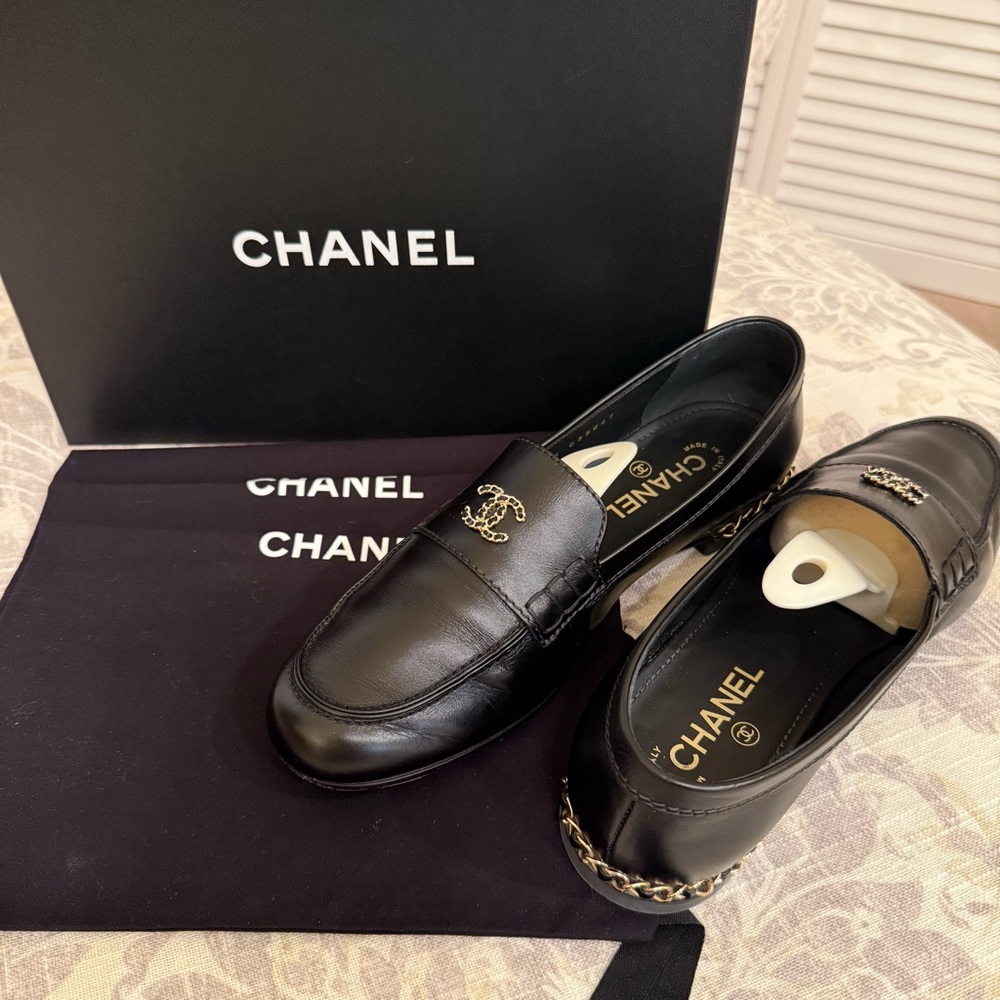 💯 Authentic Chanel CC Chain Leather Loafer Flat size 40